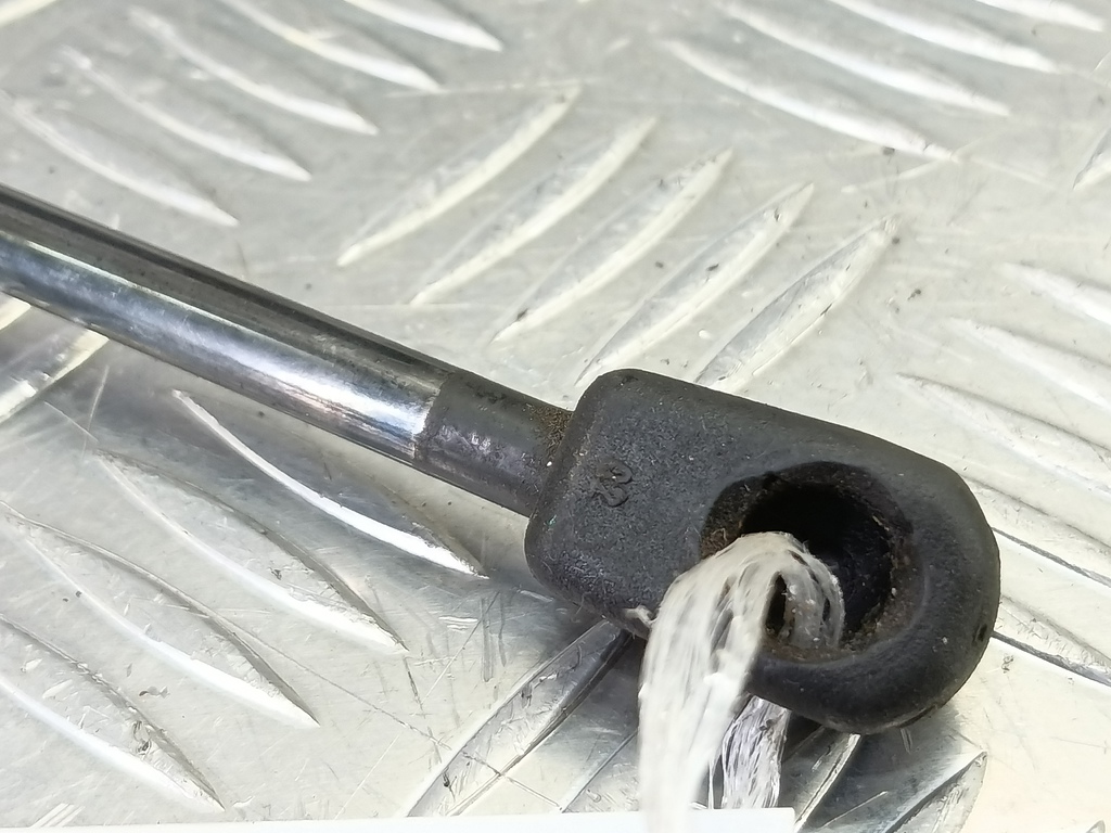 амортизатор крышки багажника Kia RIO  817801G000, 520 рублей, Москва