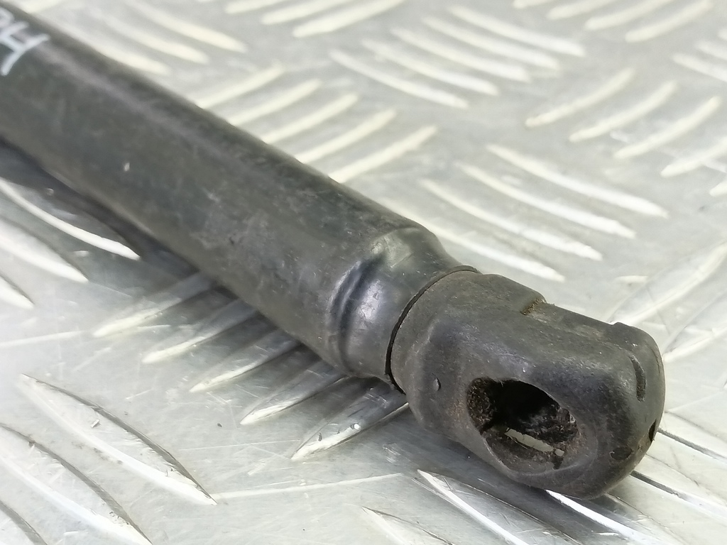 амортизатор крышки багажника Kia RIO  817801G000, 520 рублей, Москва