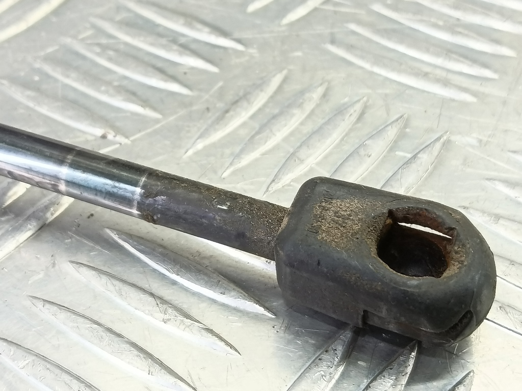 амортизатор крышки багажника FORD Focus  1747492, 630 рублей, Москва