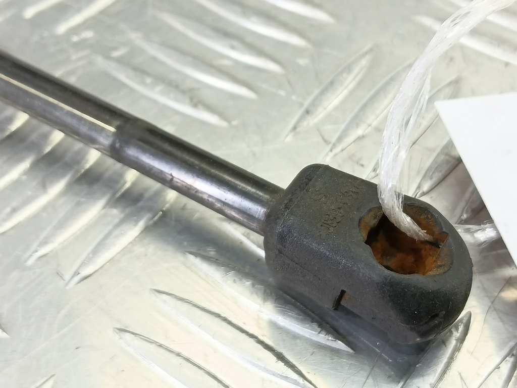 амортизатор крышки багажника Hyundai TUCSON 2.0 MT (140 л.с.)Tucson  I (2004—2011) Внедорожник 817712E000, 520 рублей, Москва