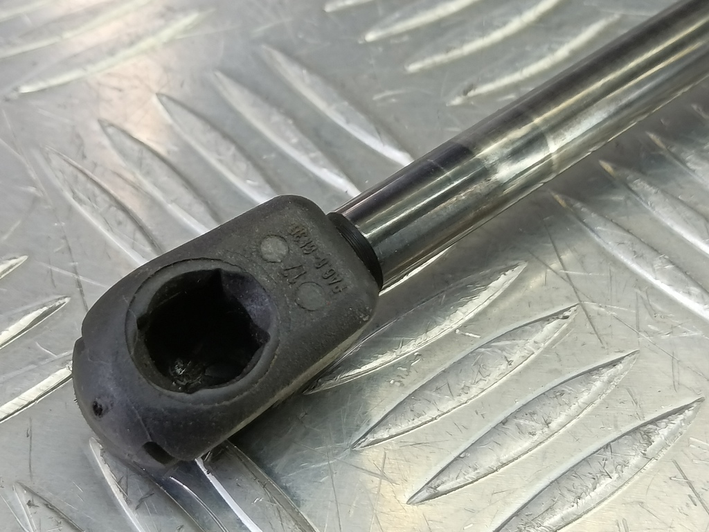 амортизатор крышки багажника Kia Ceed  817801H521, 750 рублей, Москва