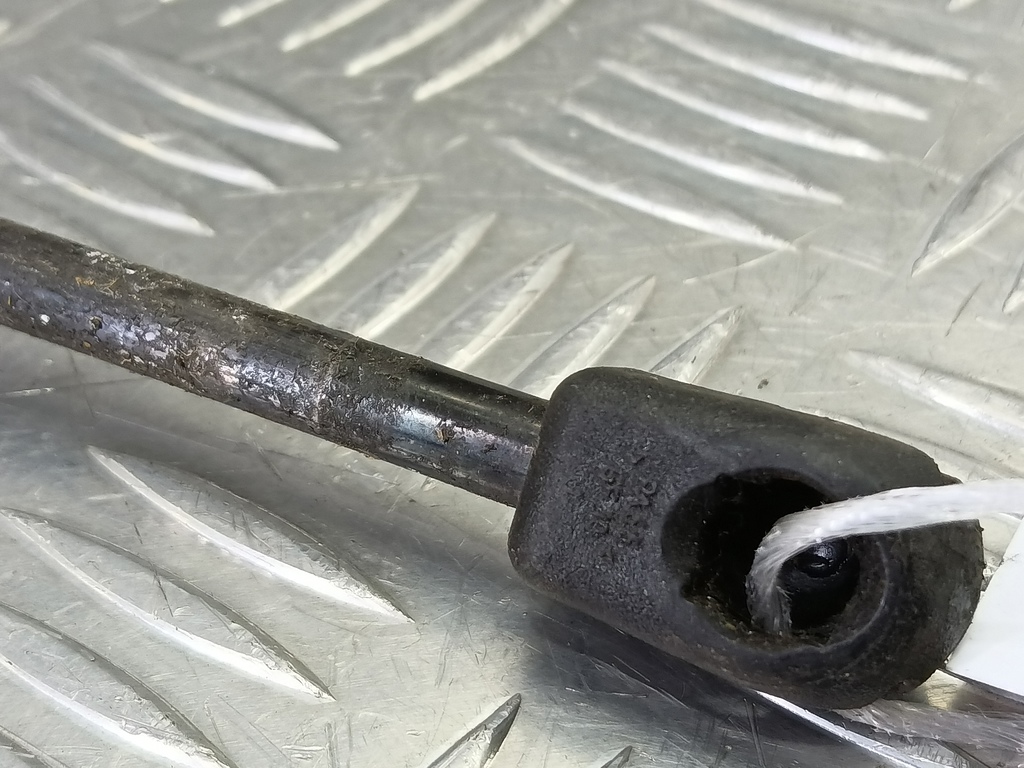 амортизатор крышки багажника Hyundai GETZ  817701C000, 750 рублей, Москва