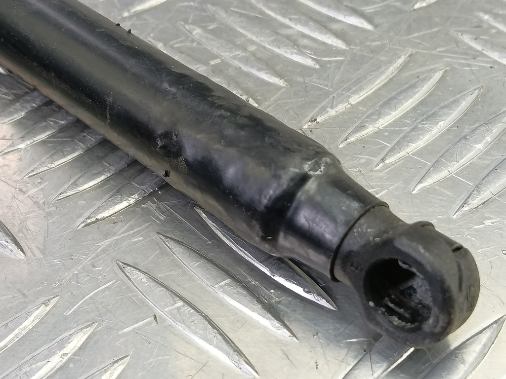 амортизатор крышки багажника Hyundai GETZ 1.4 AT (97 л.с.)Getz  I рестайлинг (2005—2011) Хетчбэк 817701C000, 750 рублей, Москва