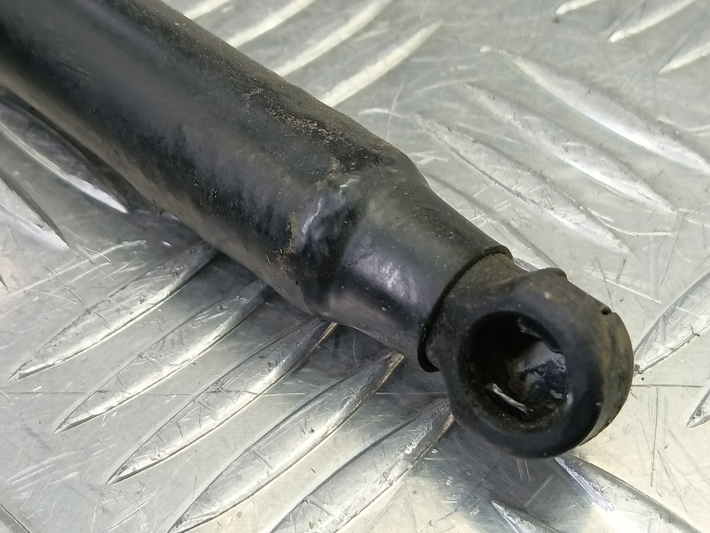 амортизатор крышки багажника Hyundai GETZ 1.4 AT (97 л.с.)Getz  I рестайлинг (2005—2011) Хетчбэк 817701C000, 750 рублей, Москва