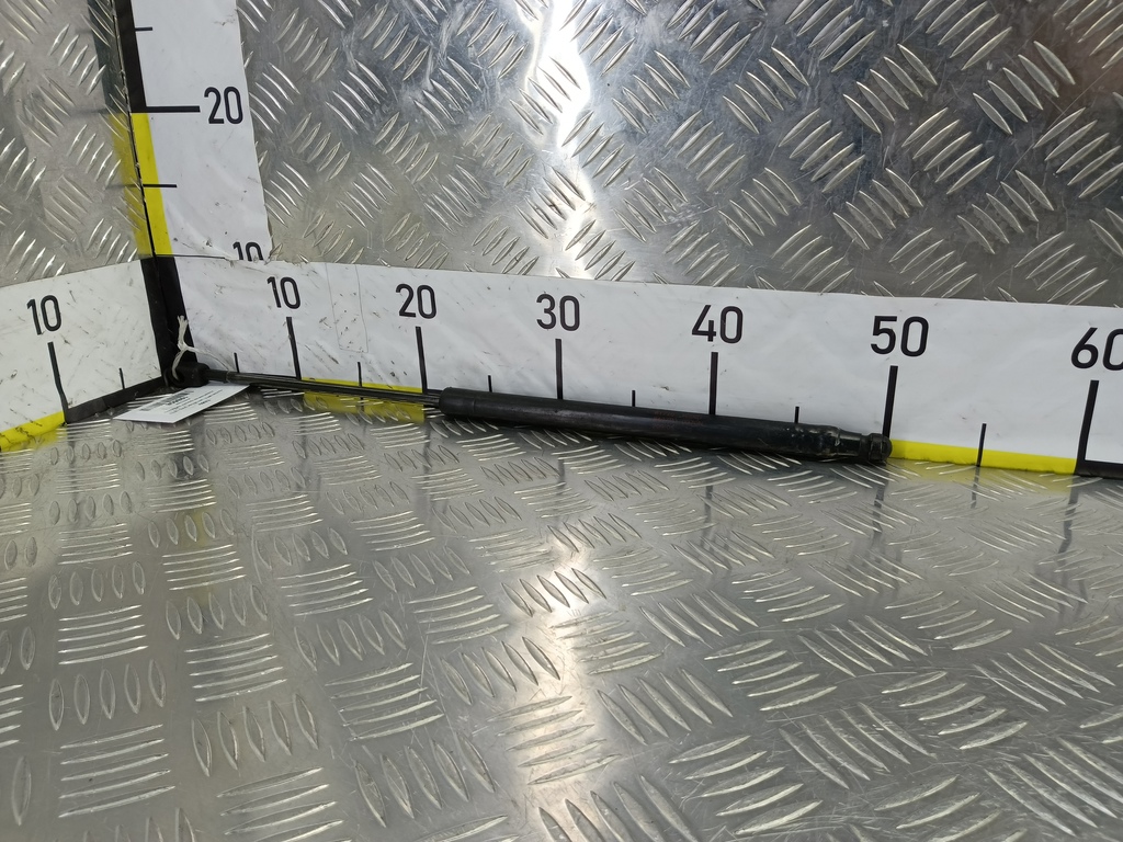 амортизатор крышки багажника Hyundai GETZ 1.4 AT (97 л.с.)Getz  I рестайлинг (2005—2011) Хетчбэк 817701C000, 750 рублей, Москва