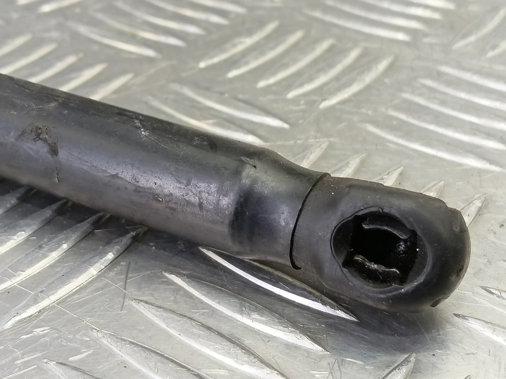 амортизатор крышки багажника Hyundai GETZ  817701C000, 750 рублей, Москва