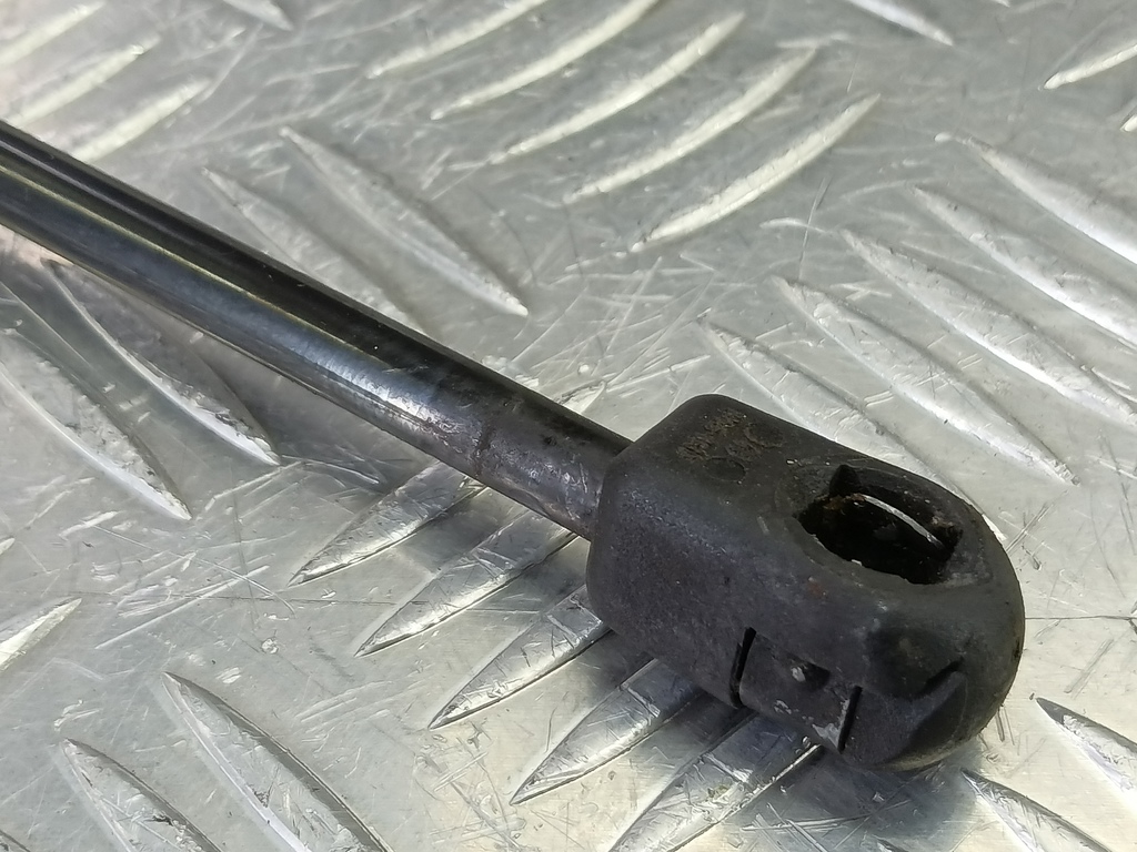 амортизатор капота LAND ROVER FREELANDER  LR001773, 750 рублей, Москва