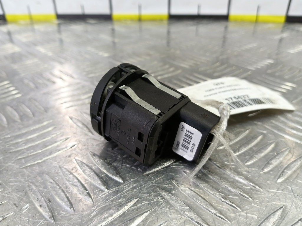 кнопка стеклоподъемника FORD Fusion 1.4 AMT (80 л.с.)Fusion  I рестайлинг (2005—2012) Хетчбэк 1459691, 2010 рублей, Москва