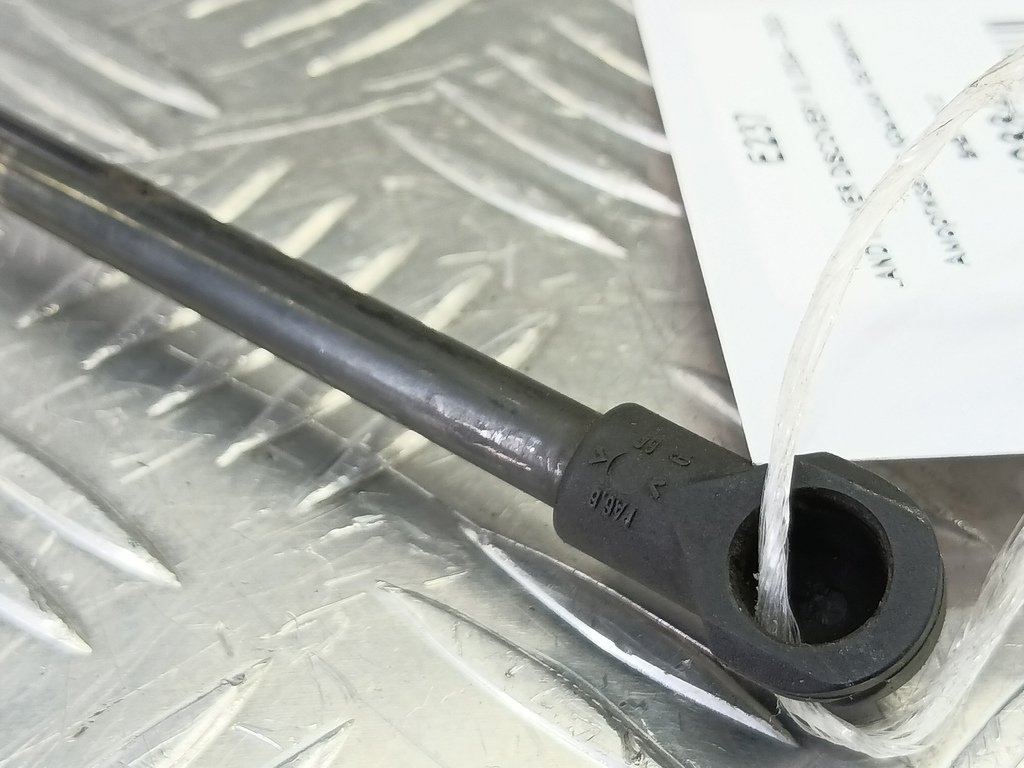 амортизатор крышки багажника LAND ROVER DISCOVERY  BHE780012, 750 рублей, Москва