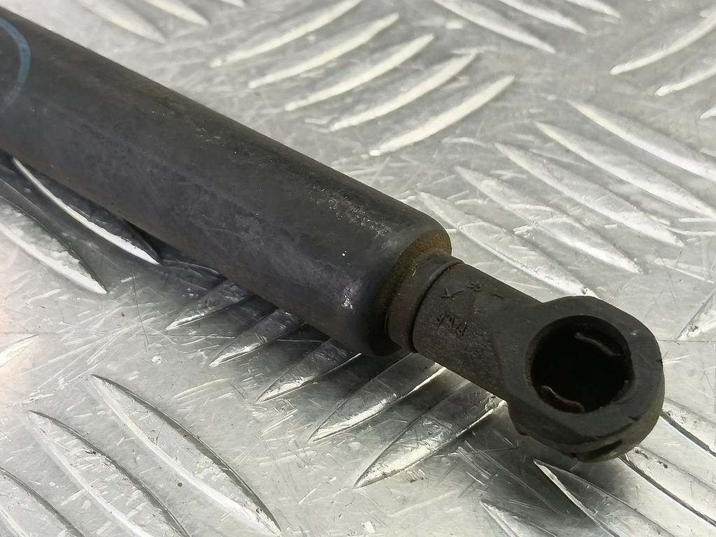 амортизатор крышки багажника LAND ROVER DISCOVERY  BHE780012, 750 рублей, Москва