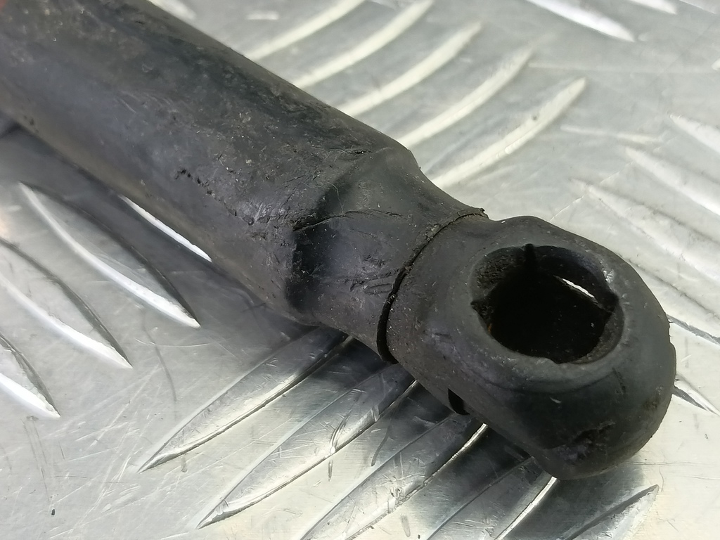 амортизатор крышки багажника Kia SPORTAGE  817701F010, 520 рублей, Москва