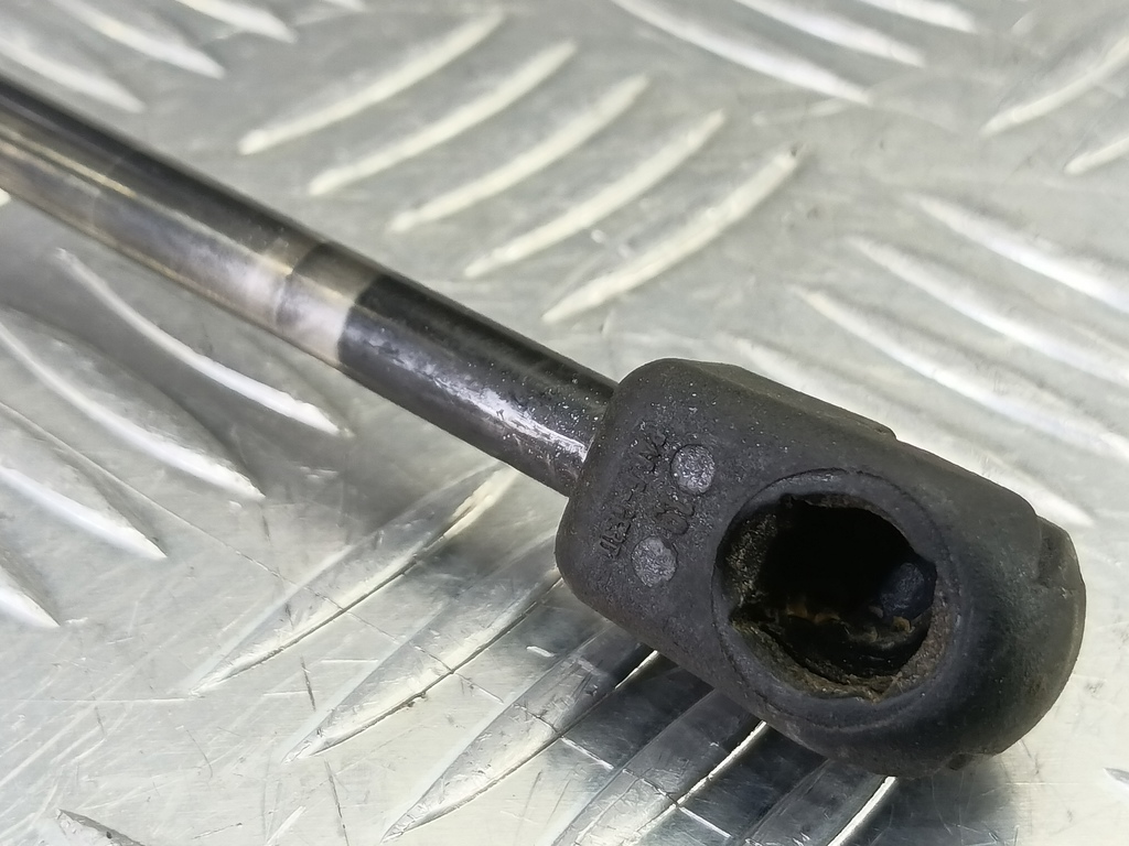 амортизатор крышки багажника MITSUBISHI Space Star  MR248940, 980 рублей, Москва