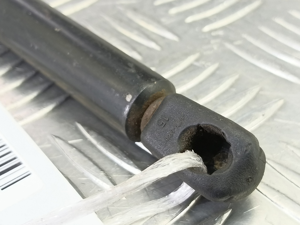 амортизатор крышки багажника MITSUBISHI Space Star  MR248940, 980 рублей, Москва