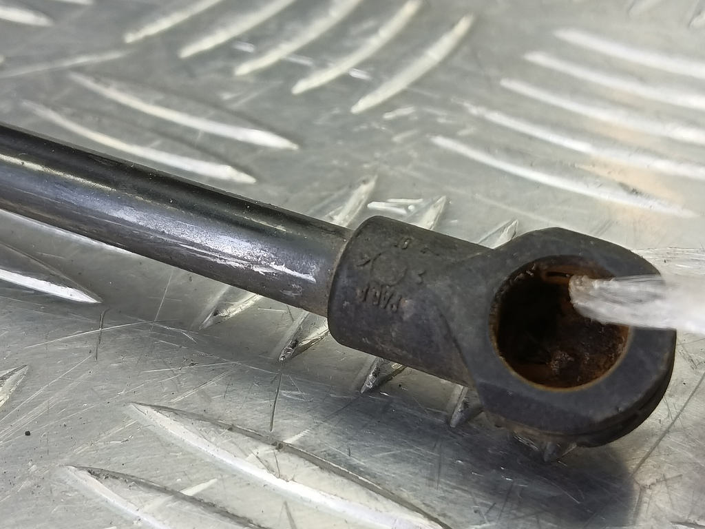 амортизатор крышки багажника LAND ROVER DISCOVERY  BHE780012, 750 рублей, Москва