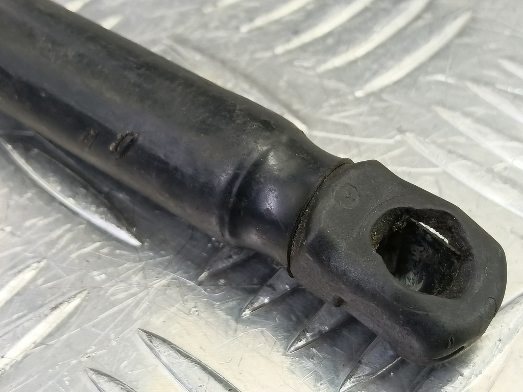 амортизатор крышки багажника Kia RIO  817701G000, 520 рублей, Москва