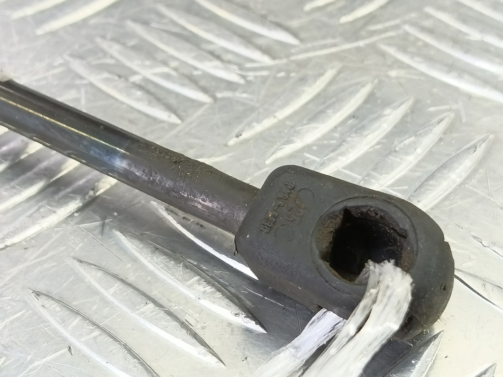 амортизатор крышки багажника SKODA FABIA  6Y0827550A, 750 рублей, Москва