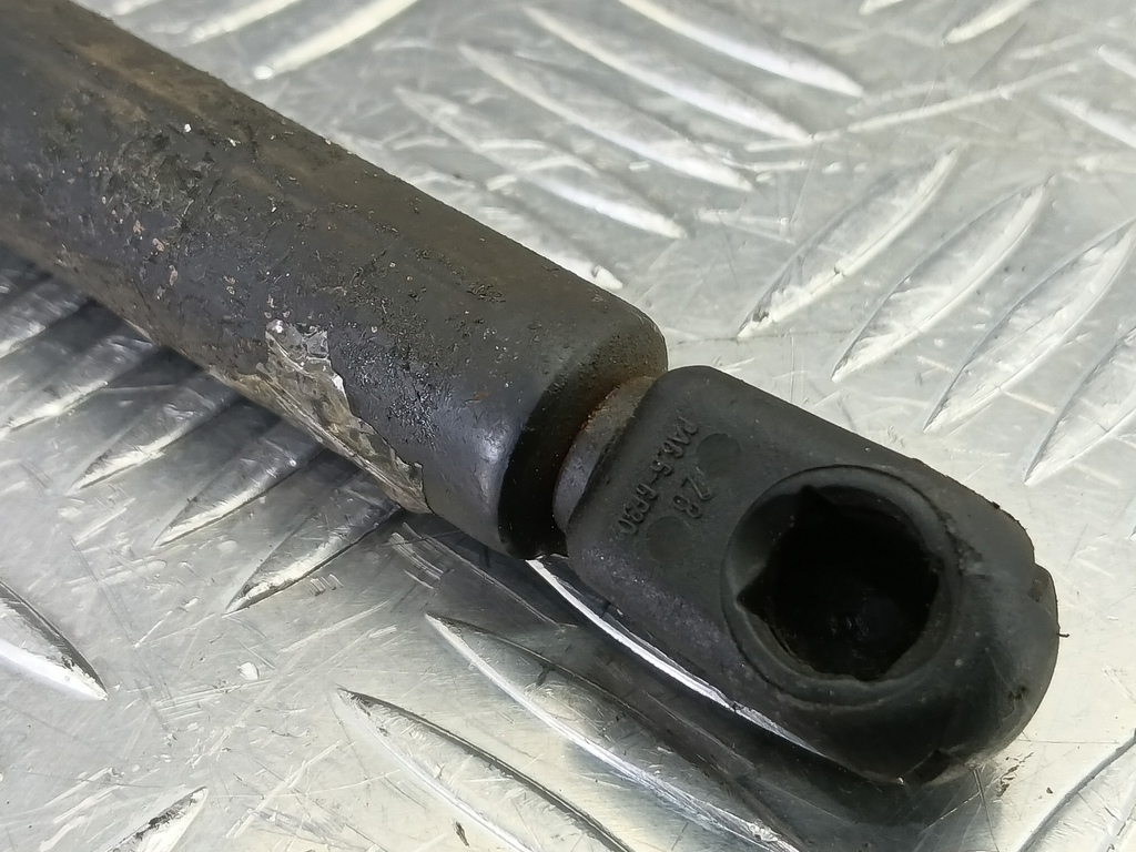 амортизатор крышки багажника SKODA FABIA  6Y0827550A, 750 рублей, Москва