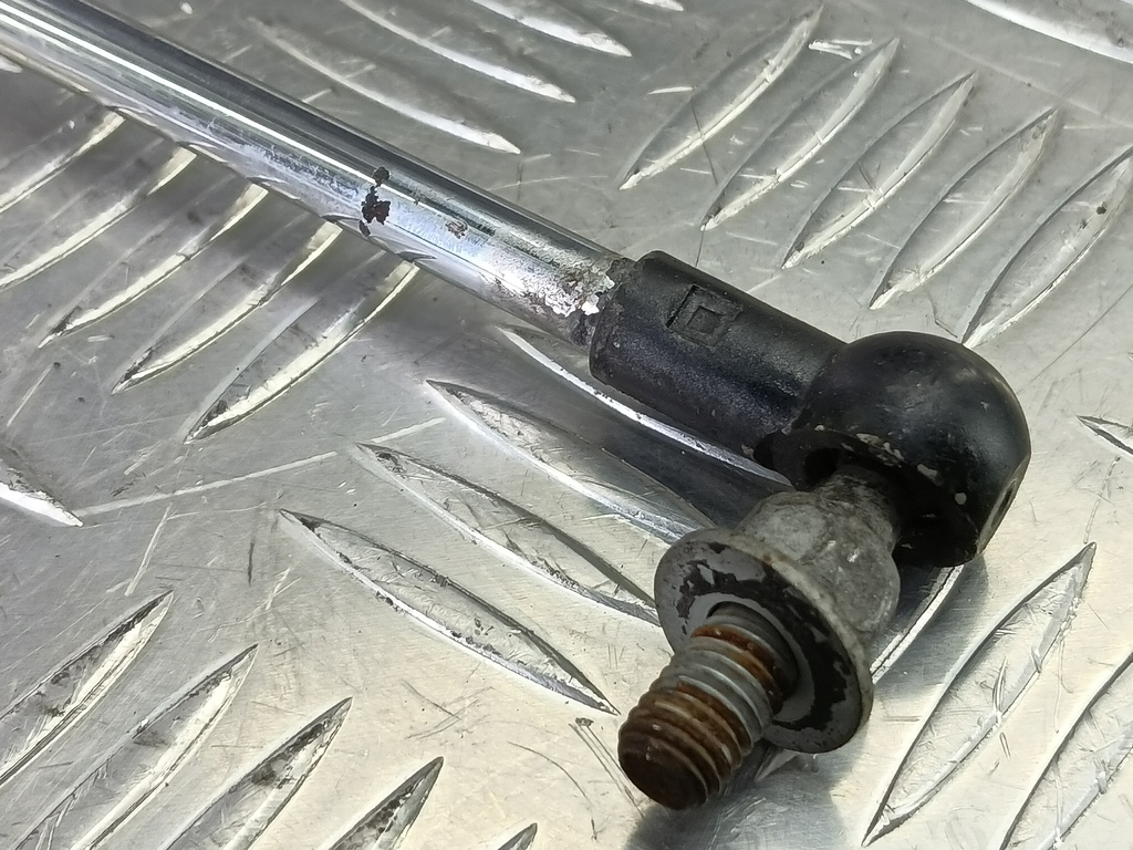 амортизатор крышки багажника SUZUKI Grand Vitara 2.0 4WD AT (140 л.с.)Grand Vitara  II (2005—2008) Внедорожник 8180065830, 1320 рублей, Москва