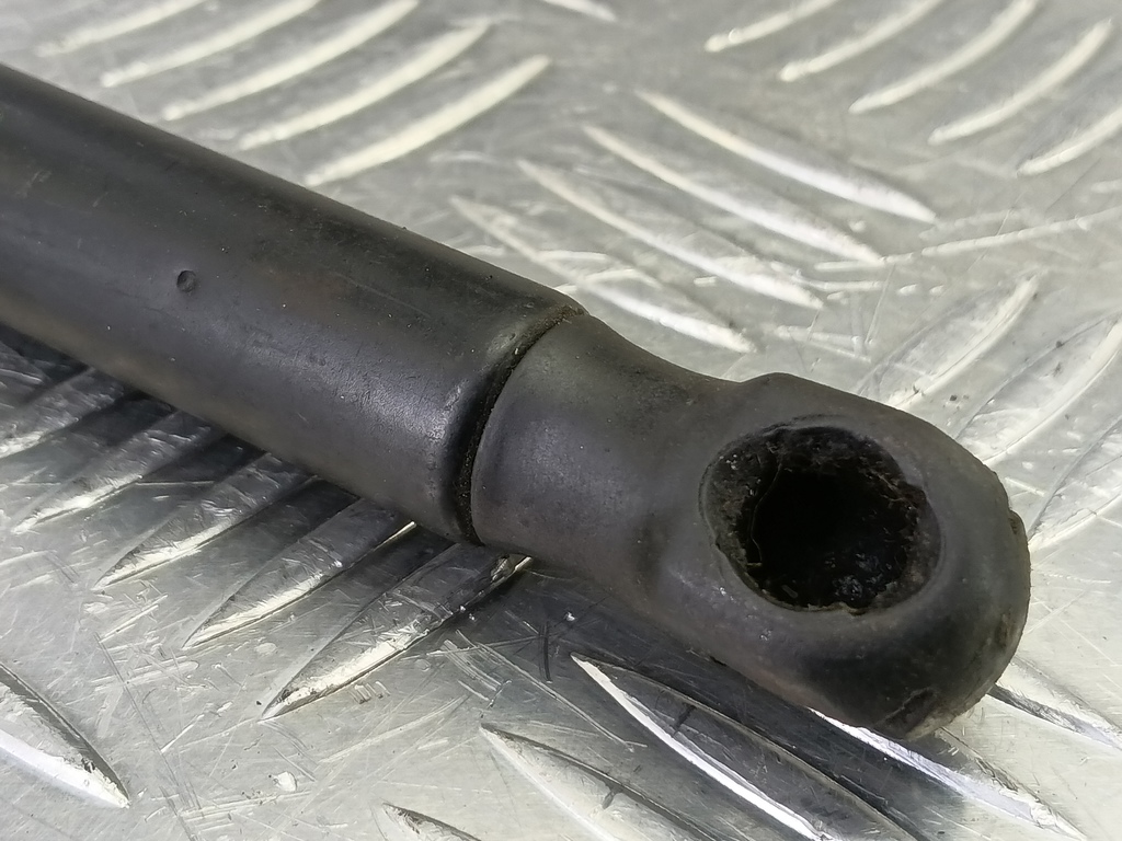 амортизатор крышки багажника SUZUKI SWIFT  8180162811, 520 рублей, Москва