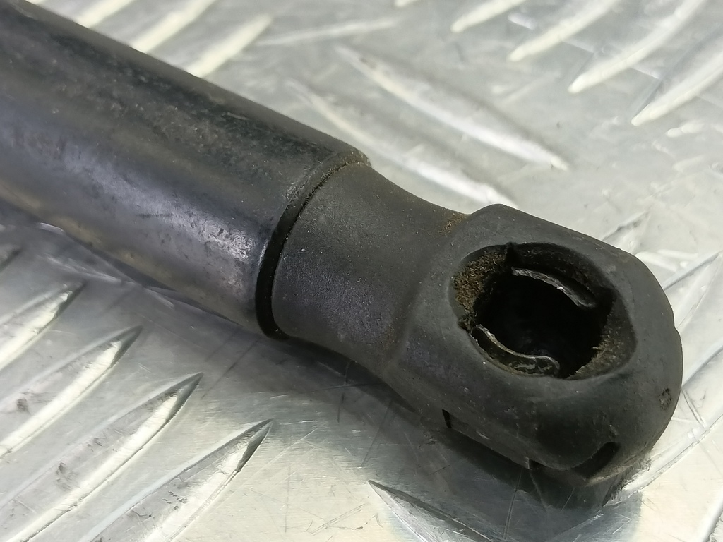 амортизатор крышки багажника FORD Focus  1684312, 630 рублей, Москва