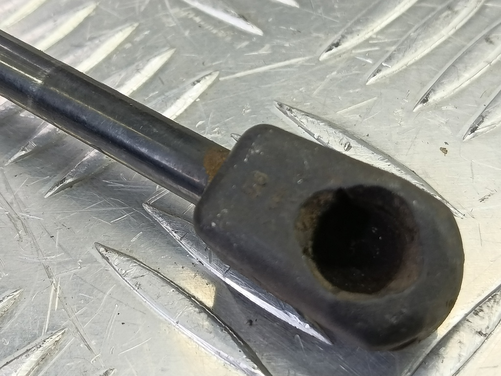 амортизатор крышки багажника Hyundai TUCSON  817712E000, 520 рублей, Москва