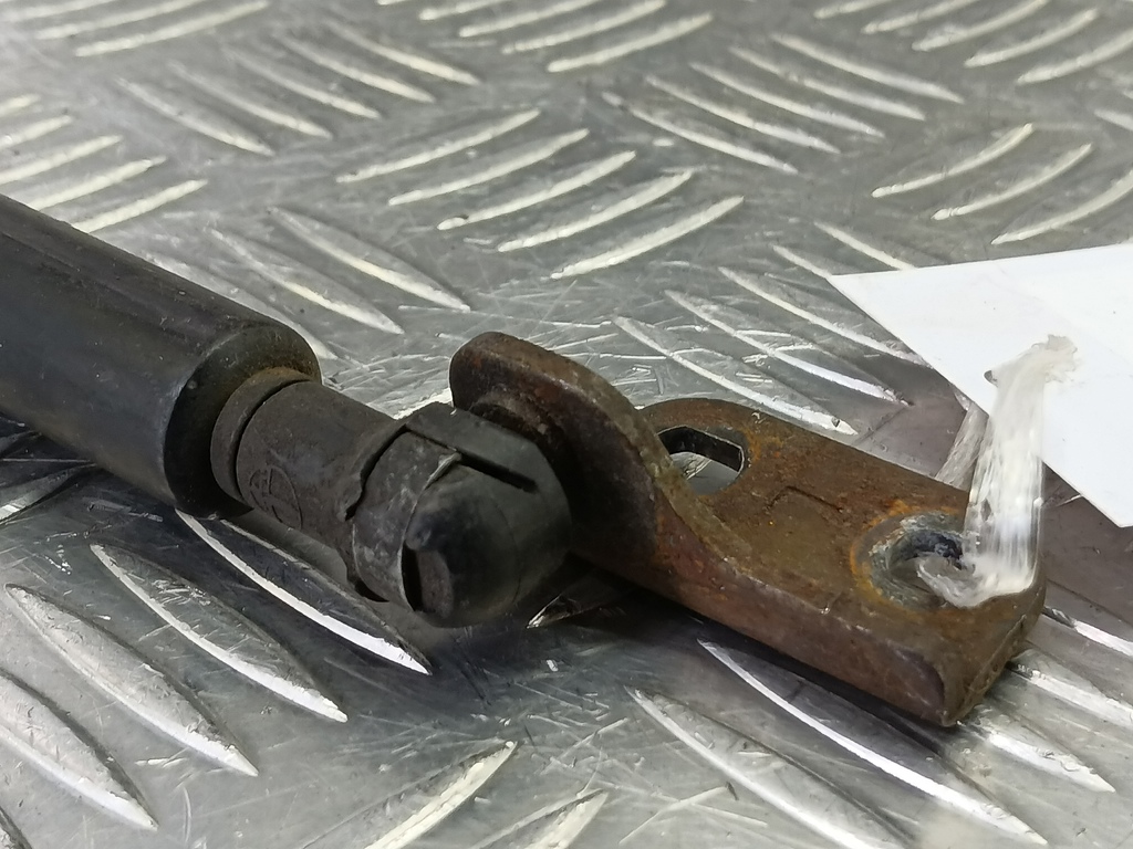 амортизатор капота Hyundai SONATA 2.0 AT (144 л.с.)Sonata  V (2004—2007) Седан 811613D000, 860 рублей, Москва