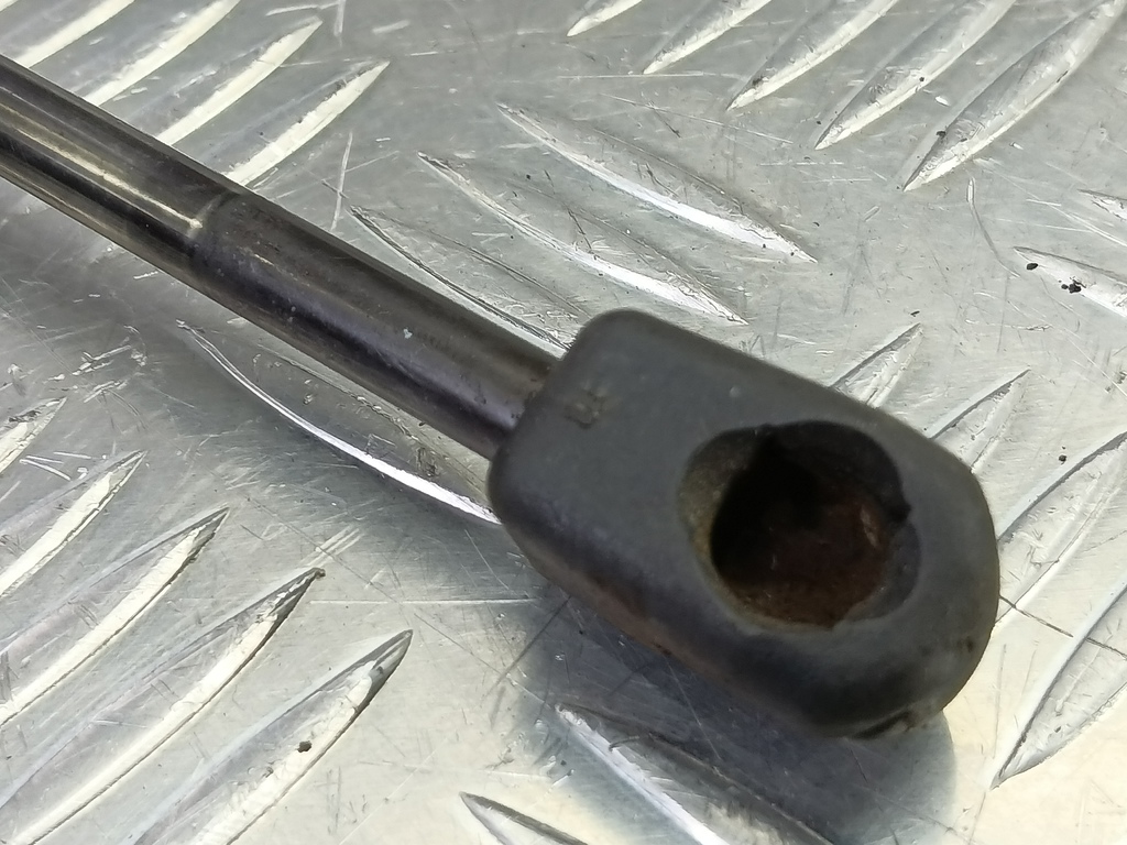 амортизатор крышки багажника Hyundai TUCSON  817712E000, 520 рублей, Москва