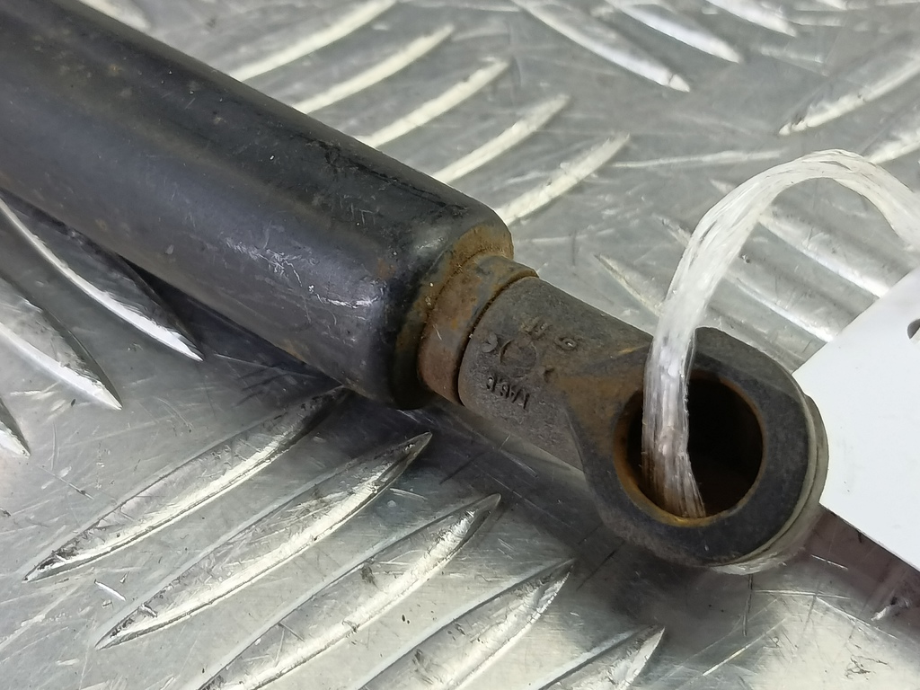 амортизатор крышки багажника LAND ROVER DISCOVERY  BHE780012, 750 рублей, Москва