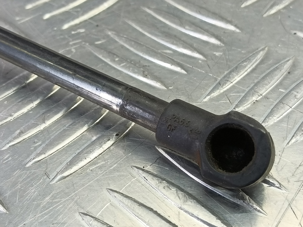 амортизатор капота Kia SORENTO  811813E010, 860 рублей, Москва