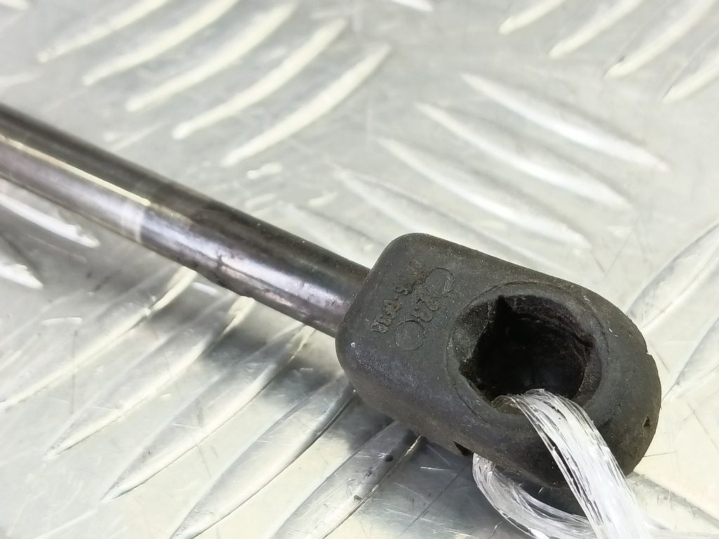 амортизатор крышки багажника MITSUBISHI Space Star  MR248940, 980 рублей, Москва