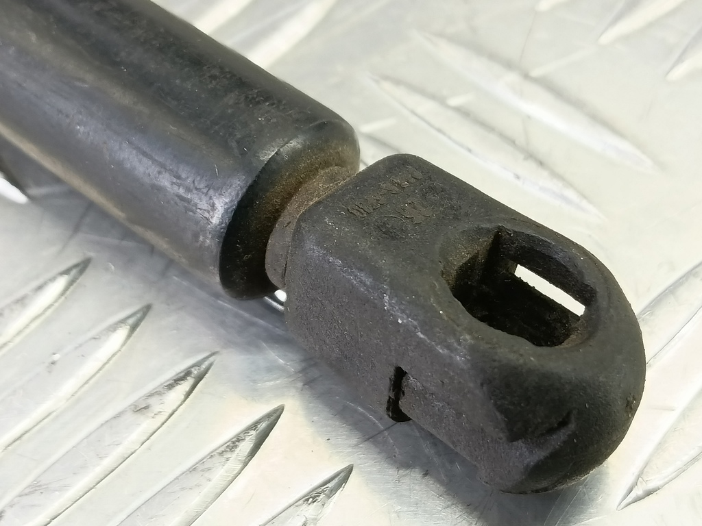 амортизатор крышки багажника MITSUBISHI Space Star  MR248940, 980 рублей, Москва