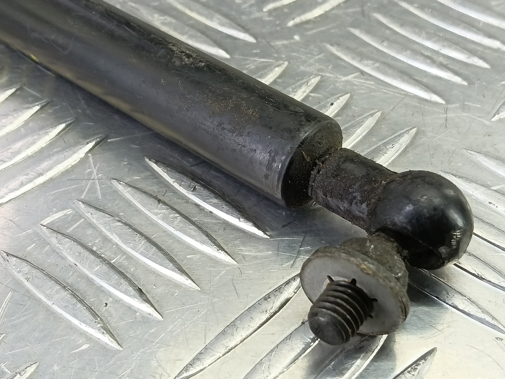 амортизатор капота SUBARU Tribeca 3.0 4WD AT (250 л.с.)Tribeca  WX (2004—2007) Внедорожник 57251XA010, 2130 рублей, Москва