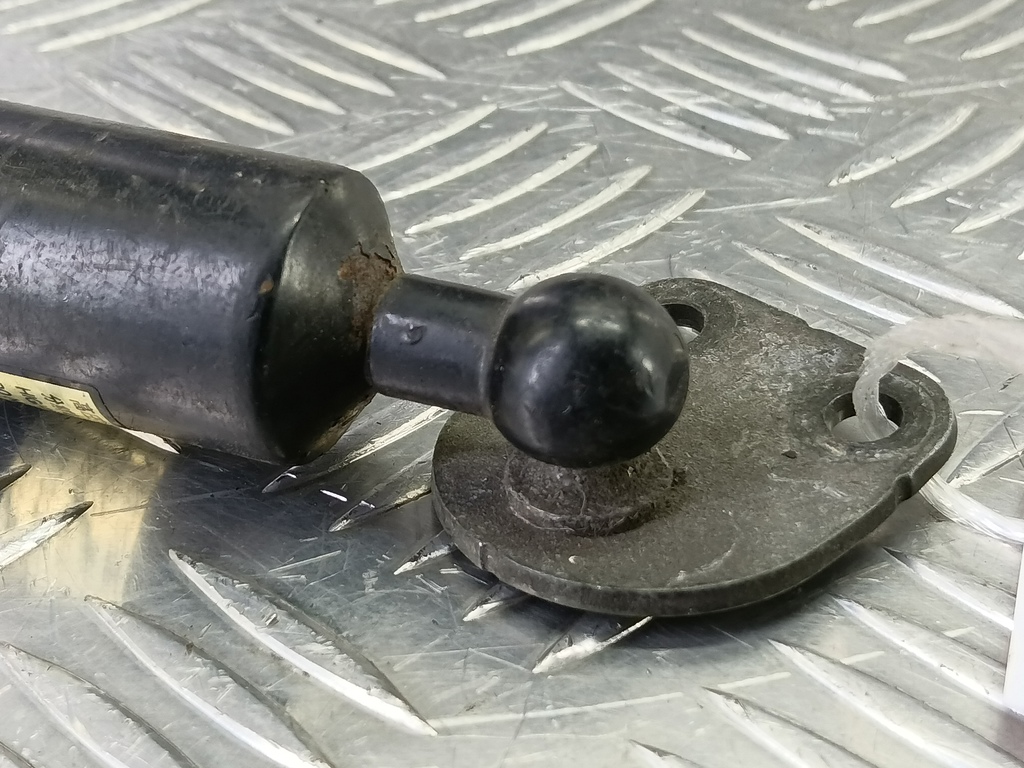 амортизатор крышки багажника MITSUBISHI PAJERO SPORT  MR526933, 1780 рублей, Москва