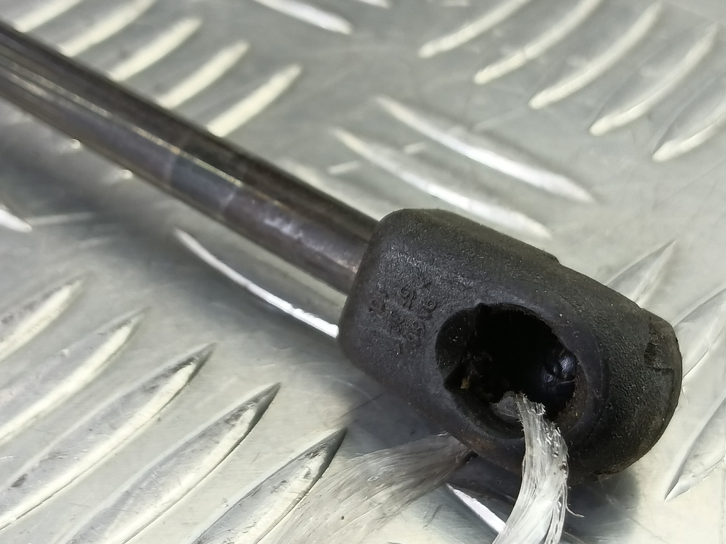 амортизатор крышки багажника Hyundai GETZ  817701C001, 750 рублей, Москва