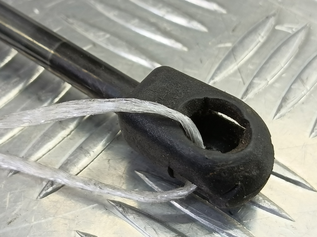 амортизатор крышки багажника Hyundai GETZ  817701C001, 750 рублей, Москва