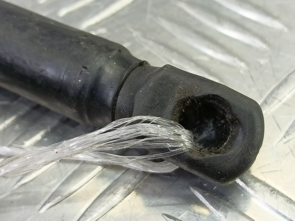 амортизатор крышки багажника Kia RIO  817701G000, 520 рублей, Москва