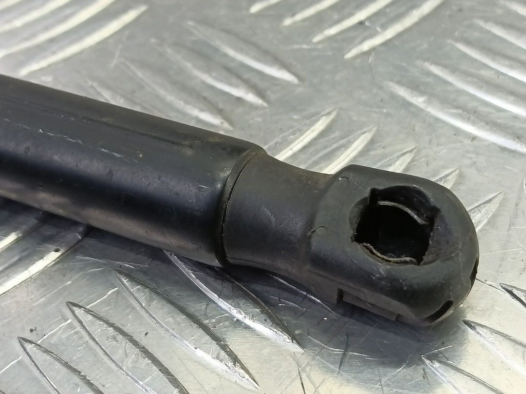 амортизатор крышки багажника FORD Focus  1747492, 630 рублей, Москва