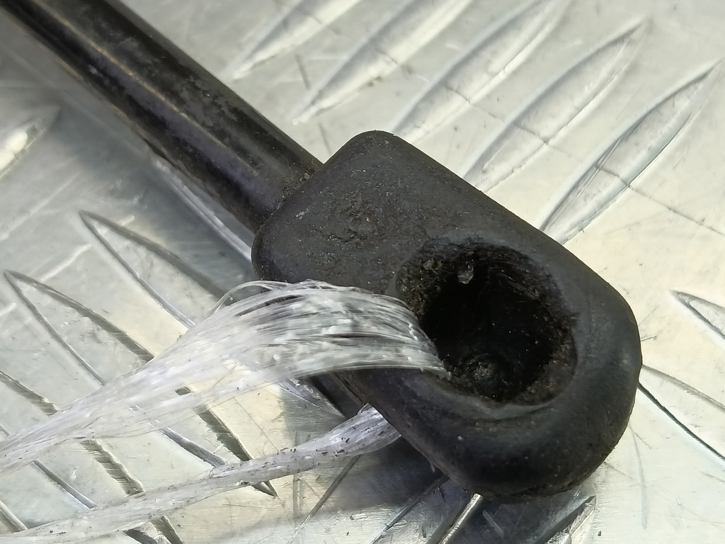 амортизатор крышки багажника MITSUBISHI CARISMA  MB927791, 750 рублей, Москва