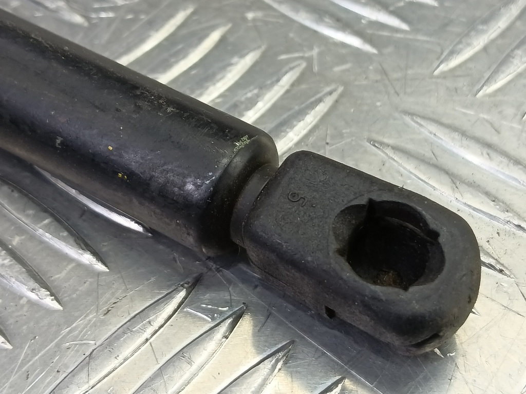 амортизатор крышки багажника MITSUBISHI CARISMA  MB927791, 750 рублей, Москва