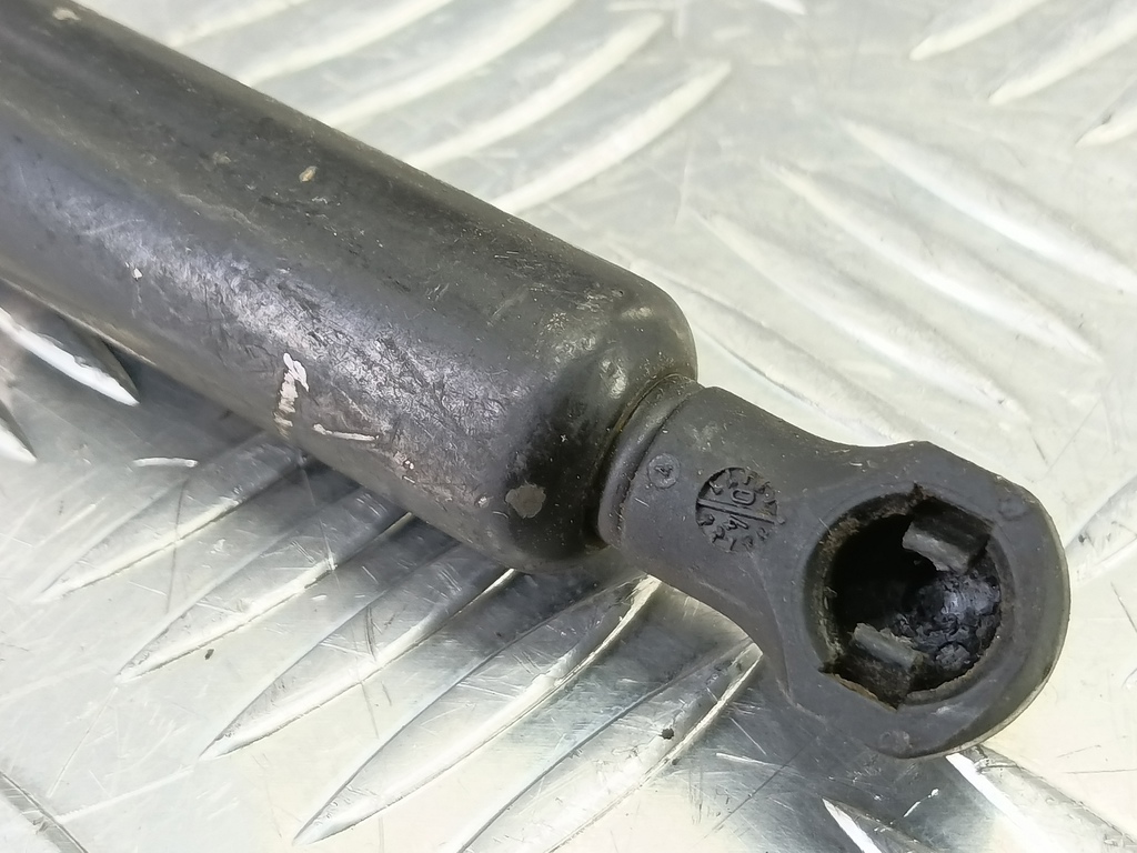 амортизатор крышки багажника Peugeot 206  8731E6, 750 рублей, Москва