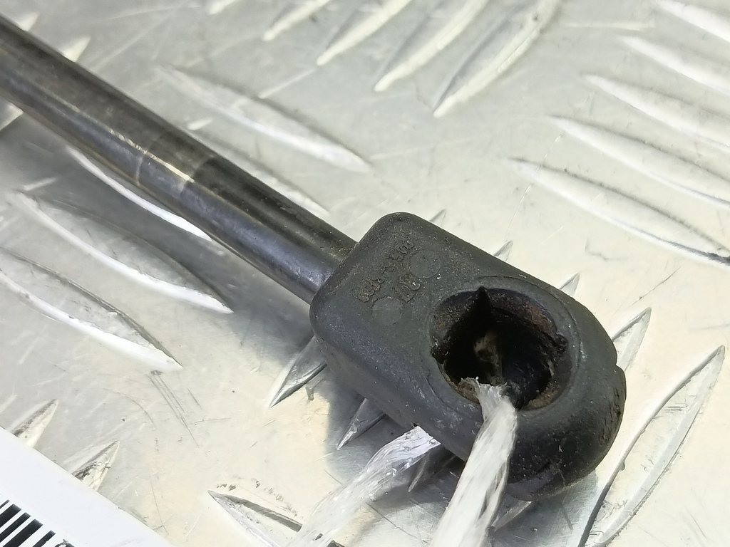 амортизатор крышки багажника SUZUKI IGNIS  8186086G00, 980 рублей, Москва