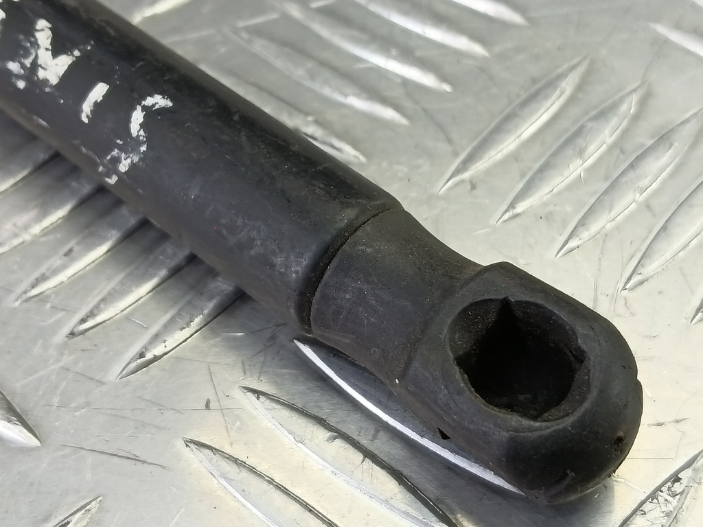 амортизатор крышки багажника SUZUKI IGNIS  8186086G00, 980 рублей, Москва