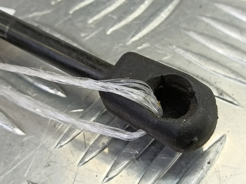 амортизатор крышки багажника MITSUBISHI OUTLANDER  MR991807, 750 рублей, Москва