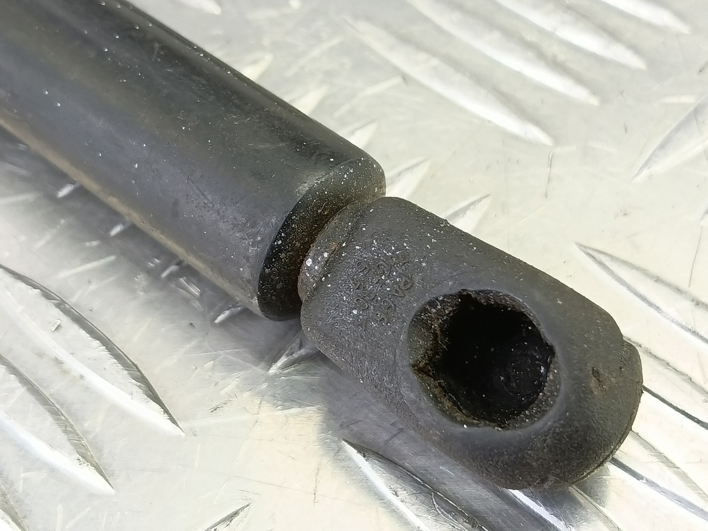 амортизатор крышки багажника MITSUBISHI OUTLANDER  MR991807, 750 рублей, Москва