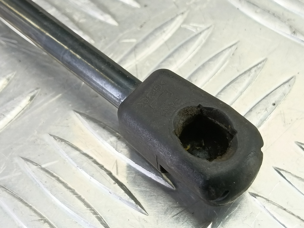 амортизатор крышки багажника Kia SPORTAGE  817703W000, 520 рублей, Москва