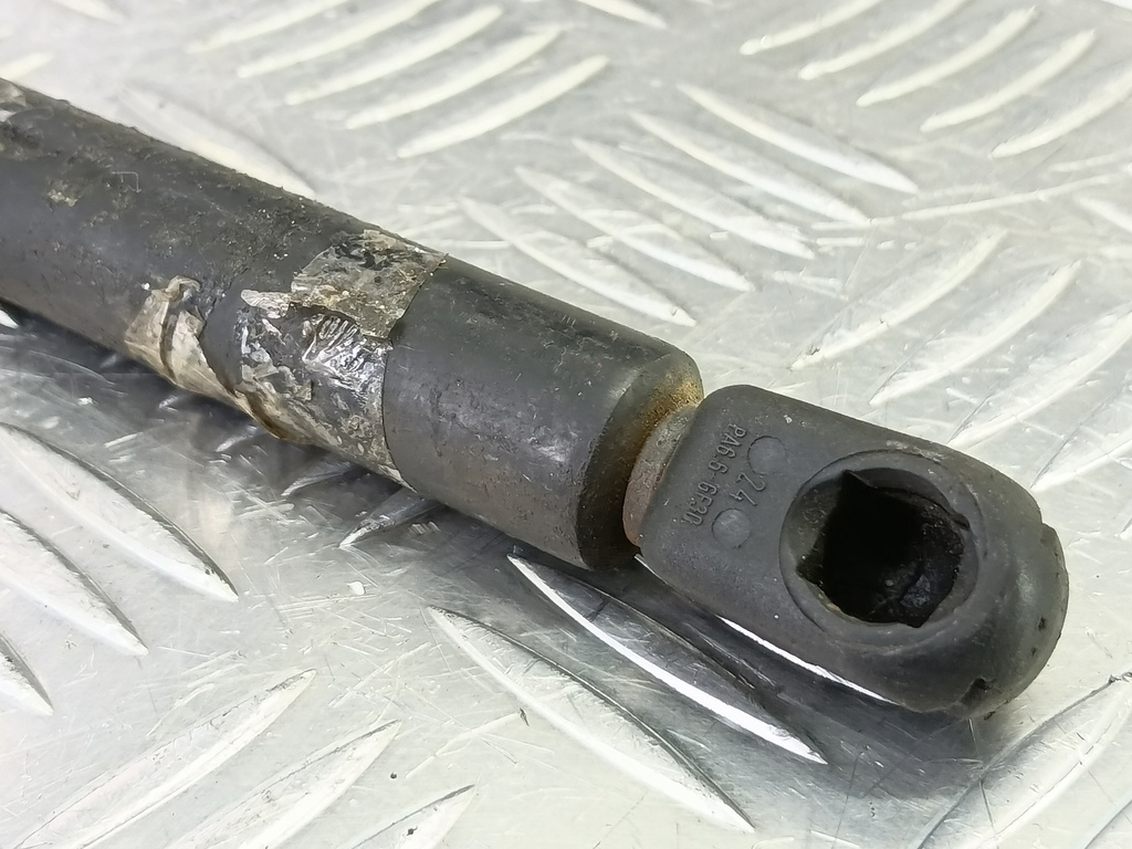 амортизатор крышки багажника SKODA FABIA  6Y0827550A, 750 рублей, Москва