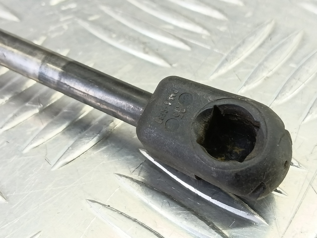 амортизатор крышки багажника FORD C-MAX  1683725, 520 рублей, Москва