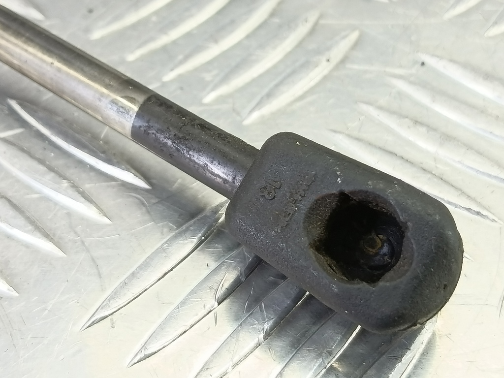 амортизатор крышки багажника MITSUBISHI Space Star  MR248939, 980 рублей, Москва