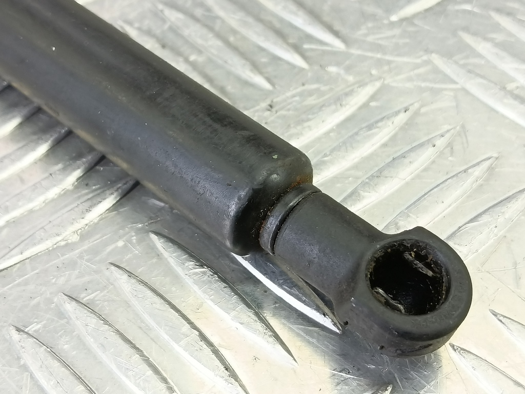 амортизатор стекла багажника HONDA CR-V 2.0 AT (150 л.с.)CR-V  II (2001—2004) Внедорожник 74820SCA003, 630 рублей, Москва