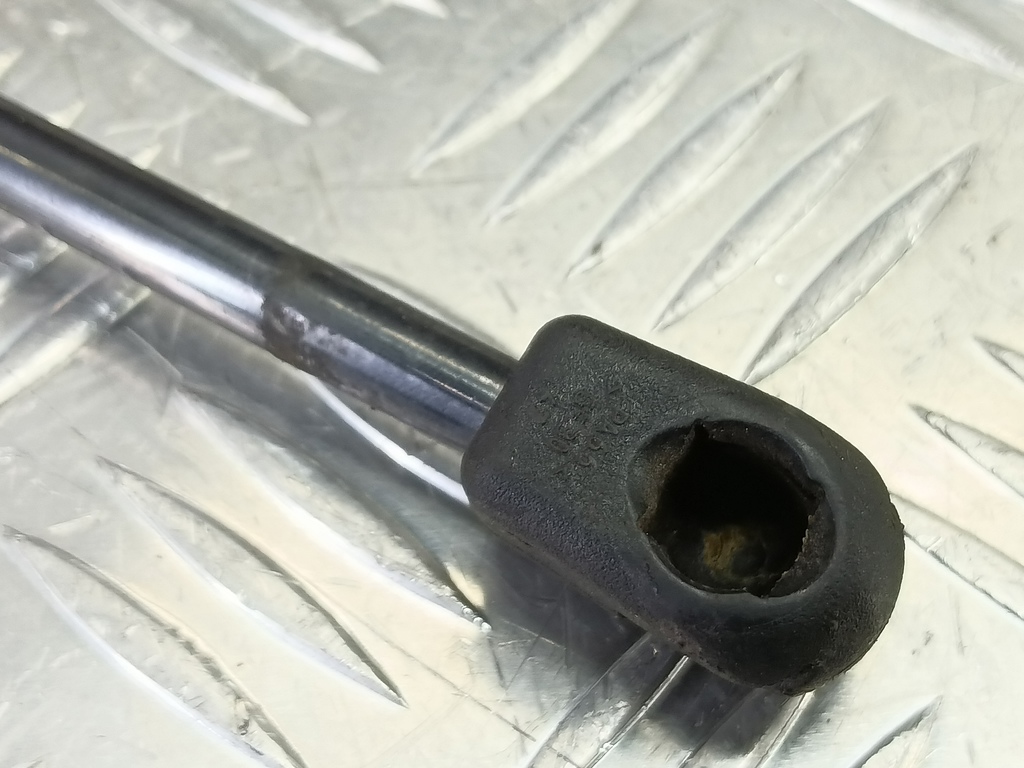 амортизатор крышки багажника FORD Focus  1684312, 630 рублей, Москва